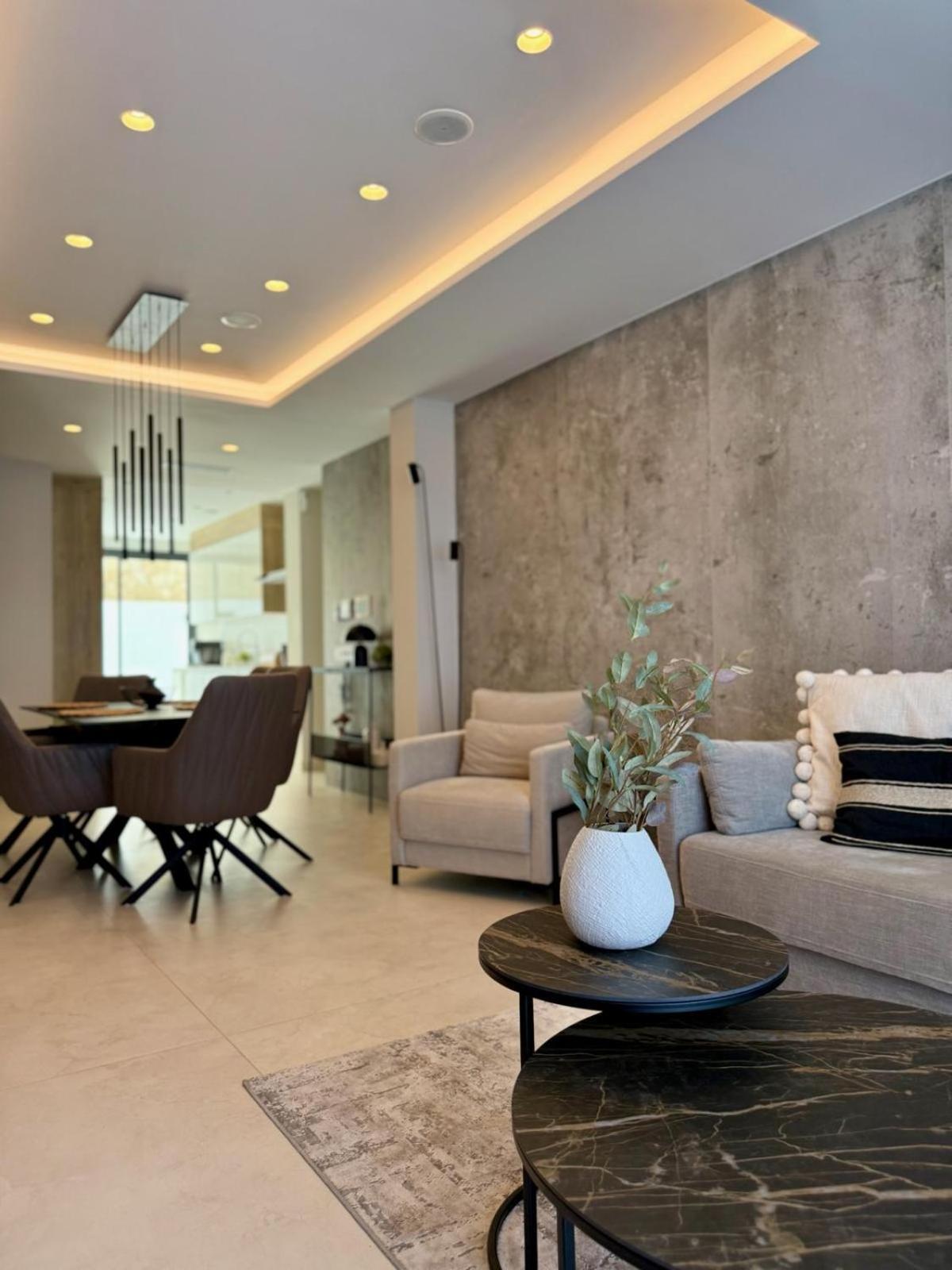 Luxury Beachfront With Private Pool By Leo