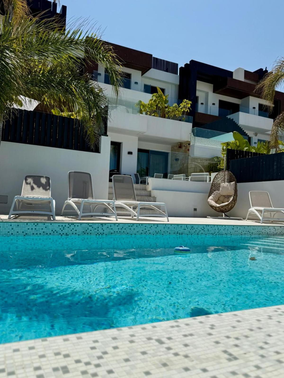 Luxury Beachfront With Private Pool By Leo Villa Benidorm